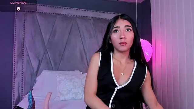 Mariana Kalo online show from November 2025 11:20:02 AM