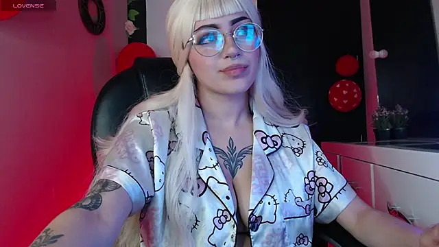 Snapshot of LesRose chatting on February 2026 02:33:02 AM LesRose online show from February 2026 02:33:02 AM