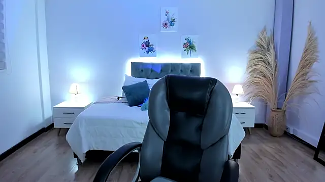 Antonela vargas online show from October 2025 12:04:02 PM