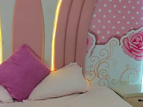 Snapshot of SofiaaBigBoobs chatting on December 2025 12:04:01 PM SofiaaBigBoobs online show from December 2025 12:04:01 PM