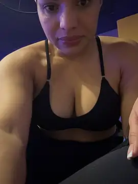 Anavalle online show from February 2026 07:21:02 PM