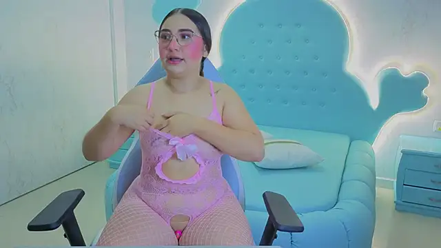 Mia Cuttee online show from October 2025 03:31:02 AM