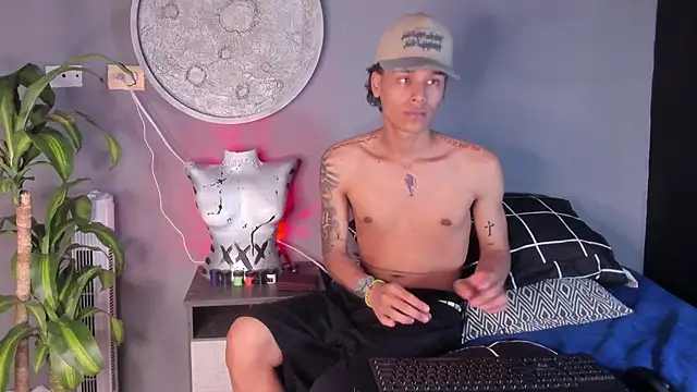 Frayhot777 online show from October 2025 12:00:02 AM