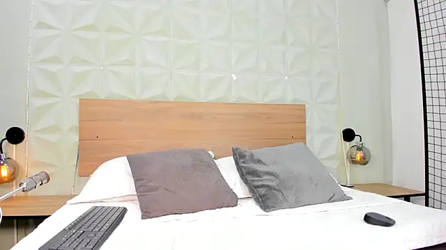 Snapshot of ValeryTrans_ chatting on November 2025 01:37:02 PM ValeryTrans online show from November 2025 01:37:02 PM