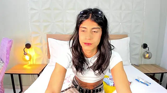 Snapshot of ValeryTrans_ chatting on November 2025 01:49:02 PM ValeryTrans online show from November 2025 01:49:02 PM