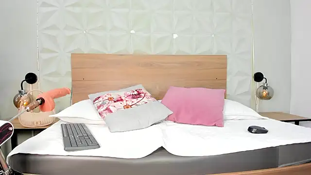 Snapshot of ValeryTrans_ chatting on April 2026 01:37:02 PM ValeryTrans online show from April 2026 01:37:02 PM