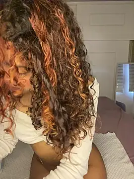 PrettyLia online show from November 2025 04:10:01 PM