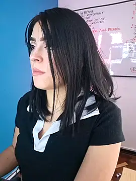 Zafira  online show from November 2025 05:05:01 PM