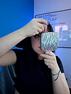 Zafira  online show from November 2025 05:28:01 PM