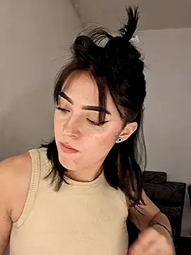 Zafira  online show from November 2025 04:43:02 PM