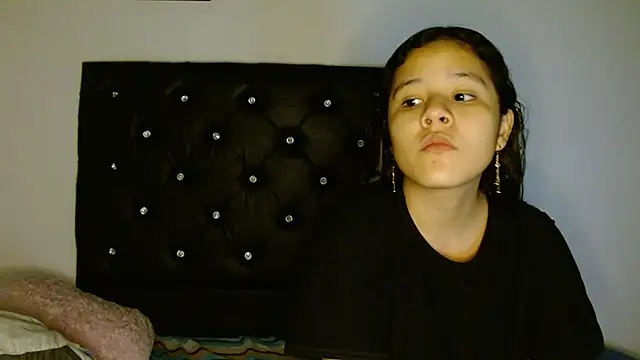 kissandfire online show from November 2025 06:51:02 AM