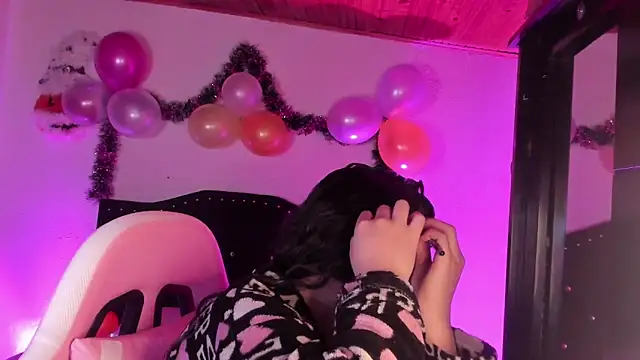 kitty  chs online show from December 2025 11:35:01 AM