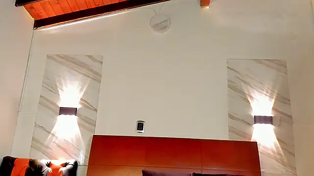 Charlotte-Smit online show from November 2025 06:47:02 PM