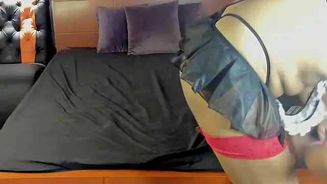 Charlotte-Smit online show from October 2025 06:15:01 PM