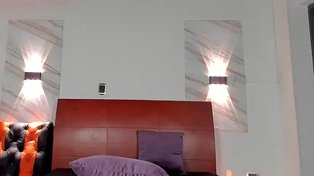 Charlotte-Smit online show from November 2025 06:23:02 PM