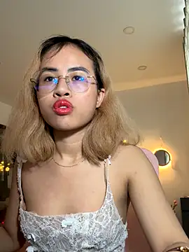 Snapshot of EllieYoon chatting on November 2025 05:19:02 AM EllieYoon online show from November 2025 05:19:02 AM