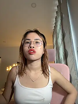 Snapshot of EllieYoon chatting on November 2025 09:10:01 AM EllieYoon online show from November 2025 09:10:01 AM