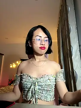 Snapshot of EllieYoon chatting on December 2025 03:22:02 PM EllieYoon online show from December 2025 03:22:02 PM