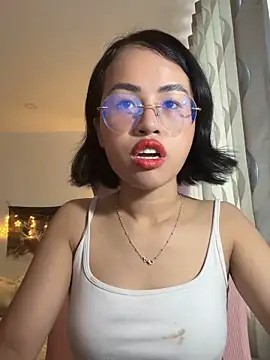 EllieYoon online show from December 2025 07:00:02 AM