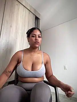 miiabrown18 online show from October 2025 03:33:01 PM