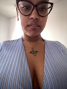 miiabrown18 online show from November 2025 03:33:01 PM