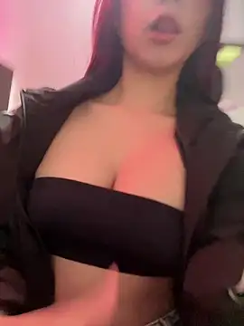 Snapshot of _Kinky69_ chatting on October 2025 08:40:02 PM Kinky69 online show from October 2025 08:40:02 PM