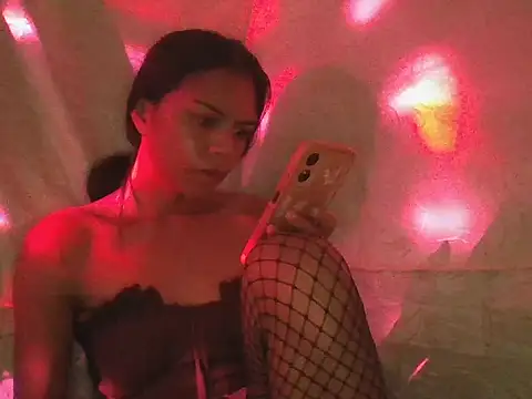 Snapshot of Kim25xxxx chatting on October 2025 12:12:02 AM Kim25xxxx online show from October 2025 12:12:02 AM