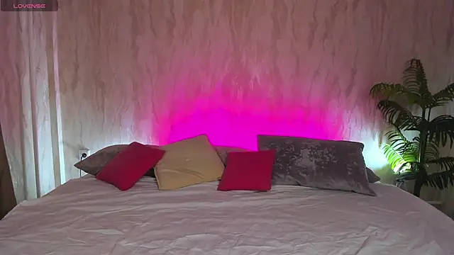 Alic Fox online show from October 2025 12:43:01 AM