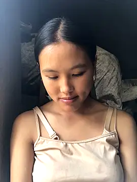 Snapshot of Mai_lovely chatting on October 2025 04:46:01 AM Mai lovely online show from October 2025 04:46:01 AM