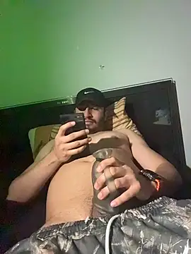 Snapshot of wwolfxxx chatting on October 2025 09:05:02 PM wwolfxxx online show from October 2025 09:05:02 PM