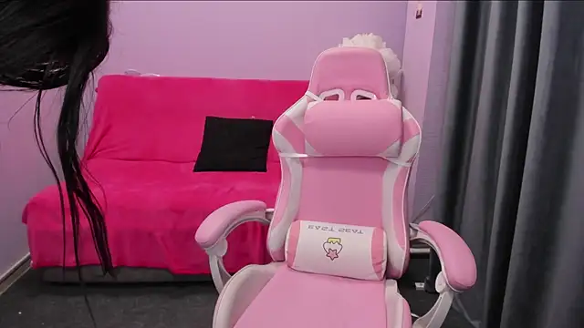 KissMeMel online show from October 2025 03:56:01 PM