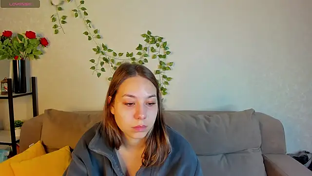 Al1ice Moures online show from November 2025 01:06:02 AM