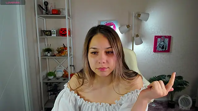 Al1ice Moures online show from November 2025 12:43:02 AM