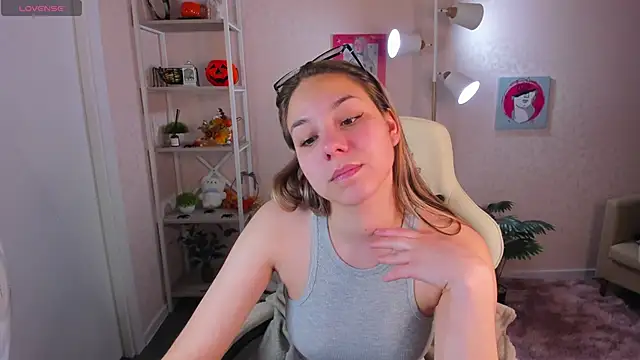 Al1ice Moures online show from December 2025 01:17:01 AM