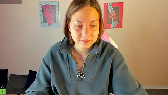 Al1ice Moures online show from November 2025 01:17:01 AM