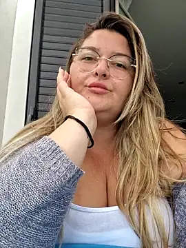 Snapshot of HornyBella88 chatting on October 2025 09:33:01 AM HornyBella88 online show from October 2025 09:33:01 AM