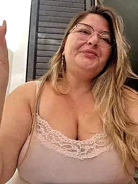 Snapshot of HornyBella88 chatting on October 2025 09:21:01 AM HornyBella88 online show from October 2025 09:21:01 AM
