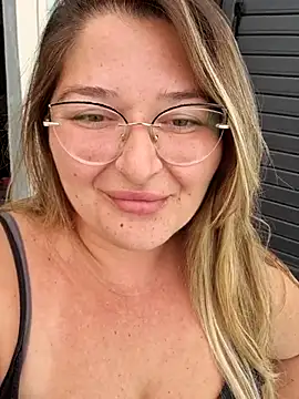 Snapshot of HornyBella88 chatting on October 2025 10:09:01 AM HornyBella88 online show from October 2025 10:09:01 AM