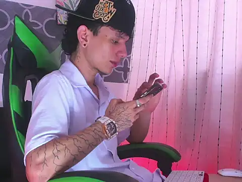 Skinny batman online show from December 2025 09:36:02 PM