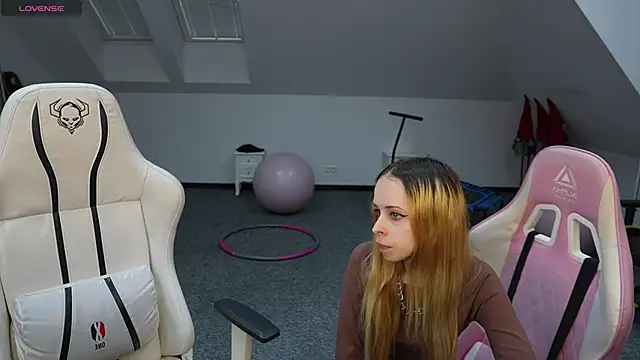 Luchi Sun online show from November 2025 11:27:02 AM