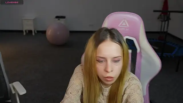 Luchi Sun online show from October 2025 10:14:01 AM