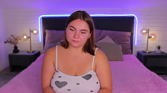 Velvet  Doll online show from September 2025 07:09:02 PM