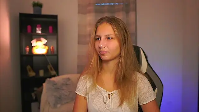 Snapshot of emmie_murray chatting on November 2025 02:11:01 PM emmie murray online show from November 2025 02:11:01 PM