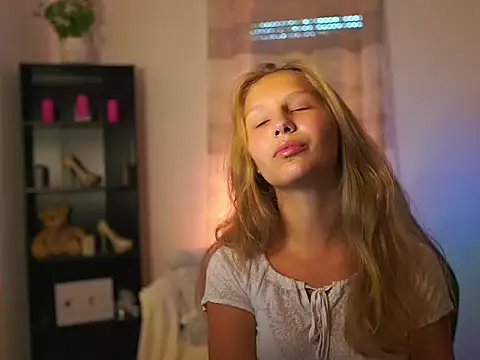 Snapshot of emmie_murray chatting on September 2025 12:56:02 PM emmie murray online show from September 2025 12:56:02 PM