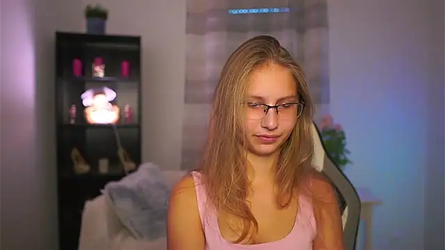 Snapshot of emmie_murray chatting on November 2025 02:10:02 PM emmie murray online show from November 2025 02:10:02 PM