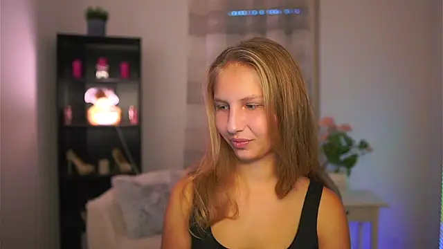 Snapshot of emmie_murray chatting on October 2025 02:08:02 PM emmie murray online show from October 2025 02:08:02 PM