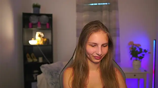 Snapshot of emmie_murray chatting on June 2026 01:23:01 PM emmie murray online show from June 2026 01:23:01 PM