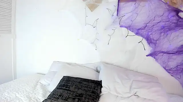 CharlottePetitte online show from October 2025 08:06:02 PM