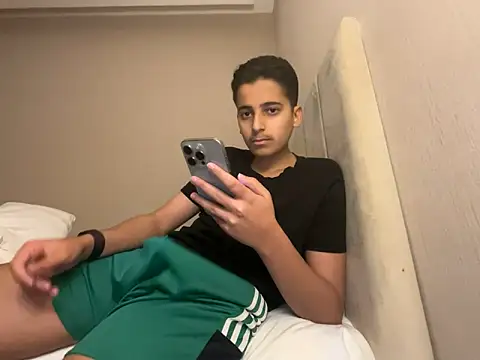 Snapshot of bemjmen chatting on October 2025 09:15:02 PM bemjmen online show from October 2025 09:15:02 PM