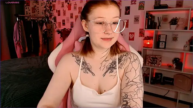 Ayla Hicks online show from October 2025 03:08:02 AM